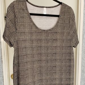 Lularoe EUC houndstooth classic tee